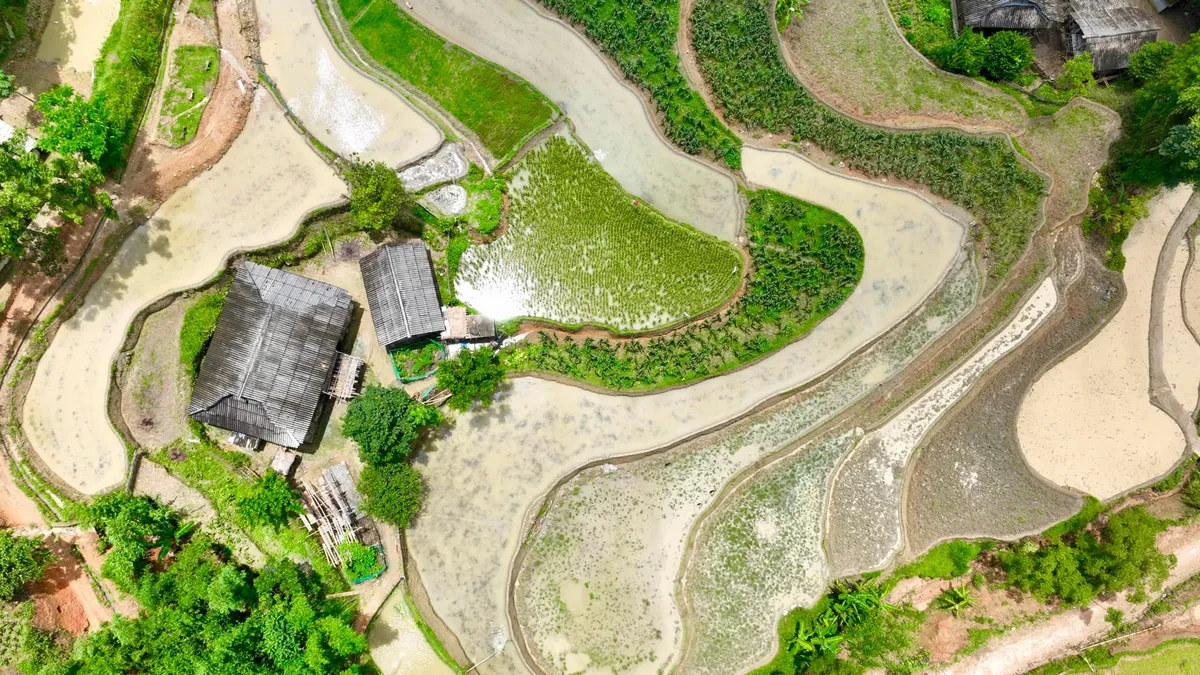 M&ugrave;a nước đổ Th&ocirc;ng Nguy&ecirc;n: Những tấm gương trời giữa l&ograve;ng di sản- Ảnh 1.