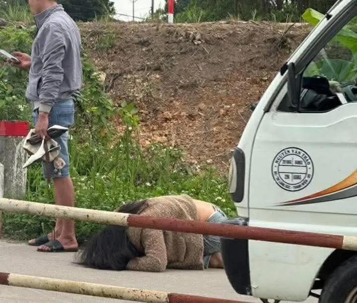 Củng cố hồ sơ, xử l&yacute; đối tượng bạo h&agrave;nh, k&eacute;o l&ecirc; tr&ecirc;n đường c&ocirc; g&aacute;i tr&ecirc;n đường ở Hải Ph&ograve;ng - Ảnh 1.