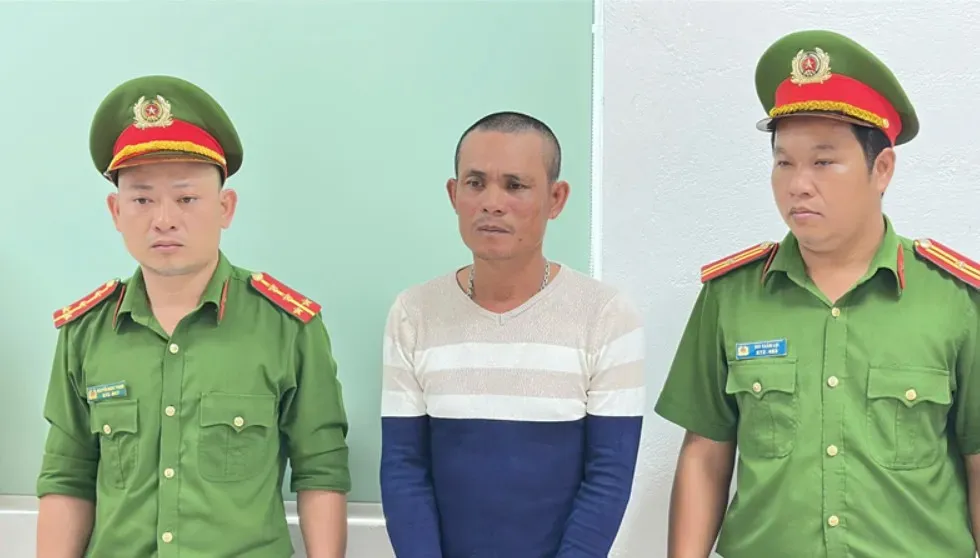 Con trai chủ qu&aacute;n đ&aacute;nh người trọng thương sau khi thấy mẹ bị ng&atilde; khi can ngăn vụ đ&aacute;nh ghen- Ảnh 1.