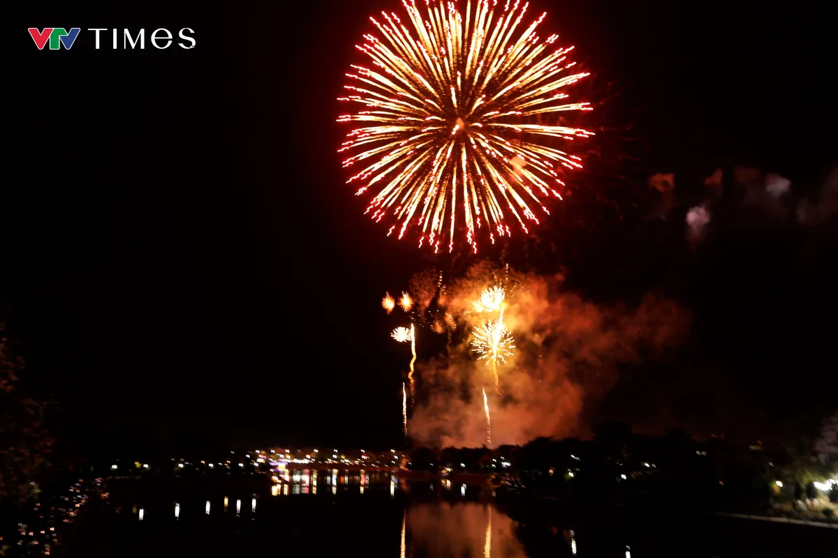  Điện Bi&ecirc;n bừng s&aacute;ng trong đ&ecirc;m Carnaval đường phố - Ảnh 14.