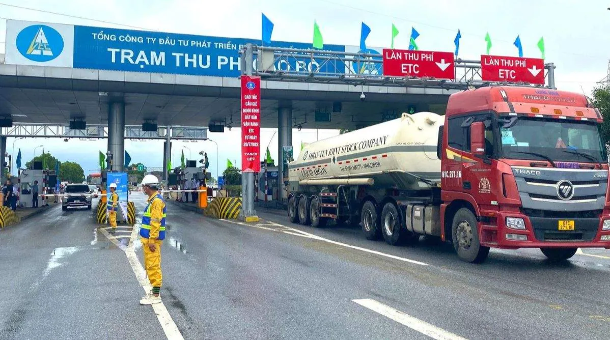 Cao tốc lắp c&acirc;n tự động ph&aacute;t hiện xe qu&aacute; tải, buộc rẽ lối ri&ecirc;ng nếu vi phạm- Ảnh 1.