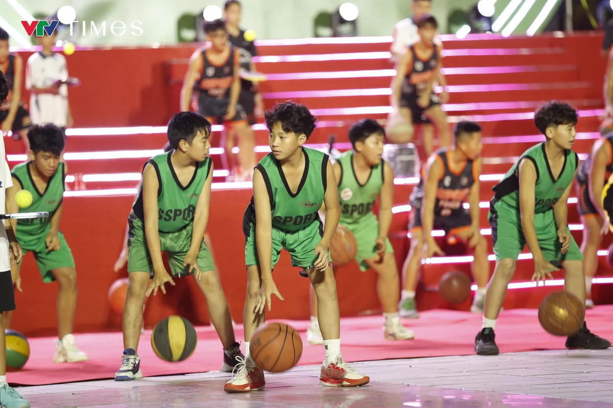  Điện Bi&ecirc;n bừng s&aacute;ng trong đ&ecirc;m Carnaval đường phố - Ảnh 6.