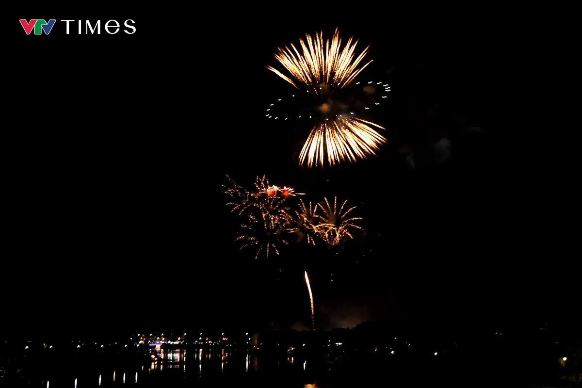  Điện Bi&ecirc;n bừng s&aacute;ng trong đ&ecirc;m Carnaval đường phố - Ảnh 15.