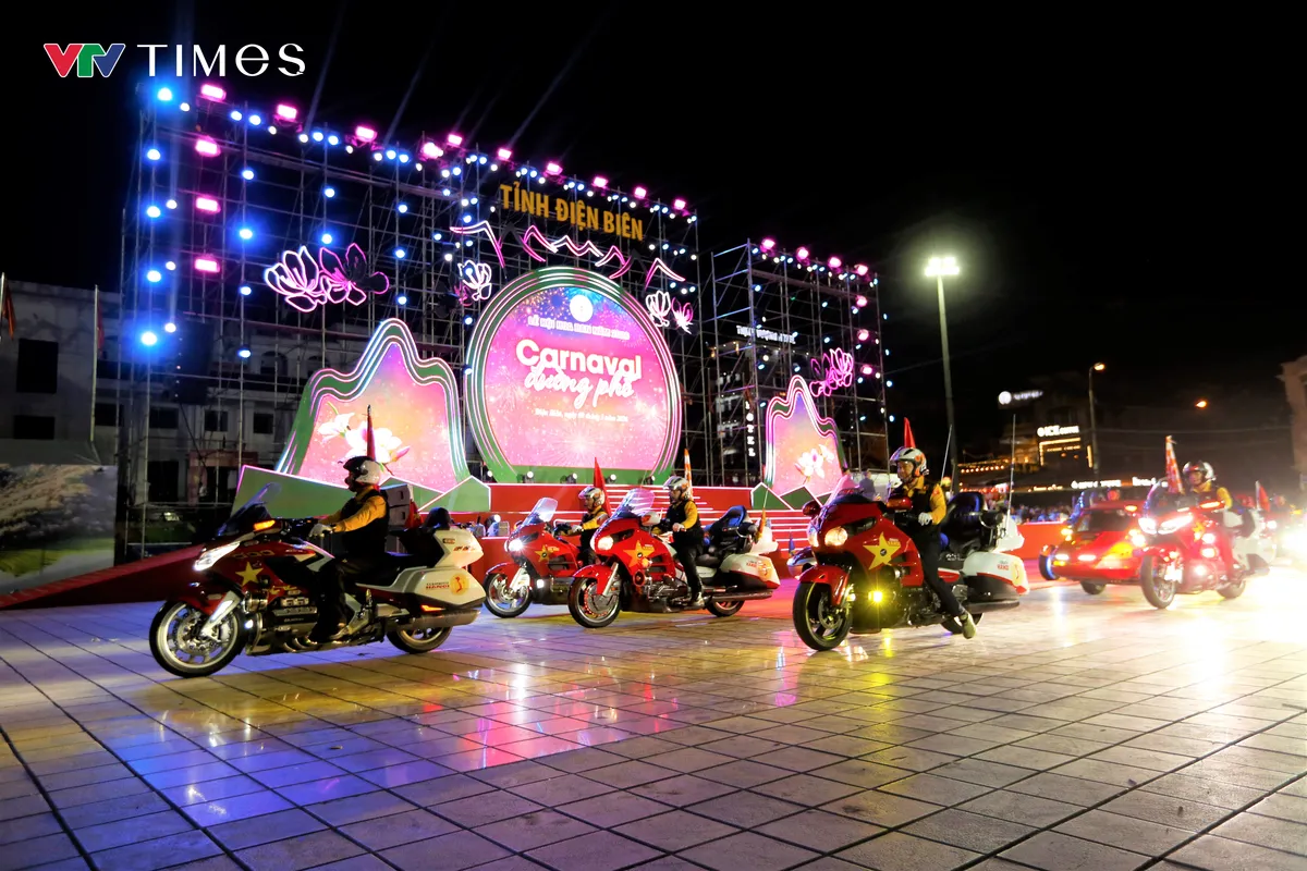  Điện Bi&ecirc;n bừng s&aacute;ng trong đ&ecirc;m Carnaval đường phố - Ảnh 3.