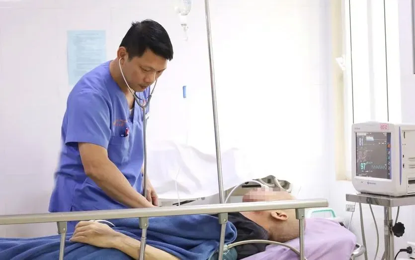 Cảnh báo nguy cơ phản vệ khi uống rượu thuốc ngâm không rõ nguồn gốc- Ảnh 1. Cảnh báo nguy cơ phản vệ khi uống rượu thuốc ngâm không rõ nguồn gốc- Ảnh 1.