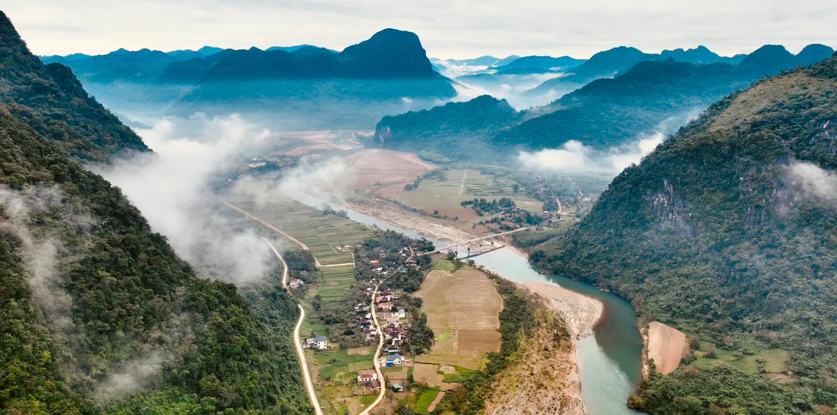 N&uacute;i L&agrave;ng M&ocirc;: "N&oacute;c nh&agrave;" v&ugrave;ng cao giữa m&acirc;y ng&agrave;n Quảng Ninh- Ảnh 1.