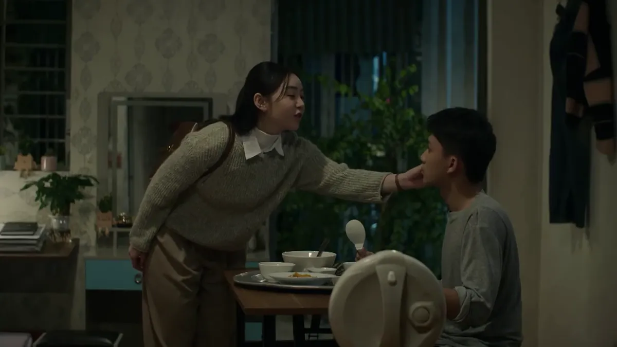 Bước ch&acirc;n v&agrave;o đời - Tập 7: L&acirc;m (Mạnh Trường) ra tay bảo vệ Trang tại qu&aacute;n bar - Ảnh 3.