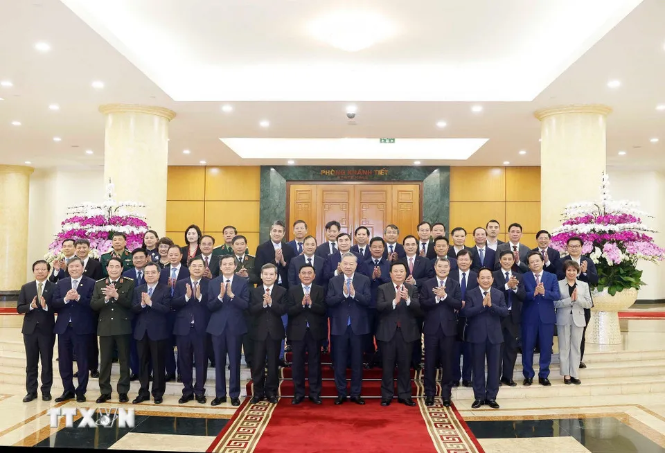 Đẩy mạnh nghi&ecirc;n cứu l&yacute; luận để ph&aacute;t triển đất nước trong giai đoạn mới  - Ảnh 1.