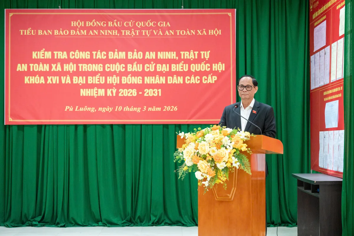 Ph&oacute; Chủ tịch Quốc hội Trần Quang Phương: Hướng dẫn kh&aacute;ch lưu tr&uacute; tiến h&agrave;nh bỏ phiếu khi kh&ocirc;ng thể trở về nơi bầu cử - Ảnh 3.