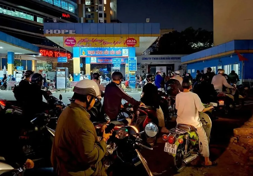 T&iacute;ch trữ xăng dầu sai quy định: Người vi phạm c&oacute; thể bị xử l&yacute; h&igrave;nh sự- Ảnh 1.