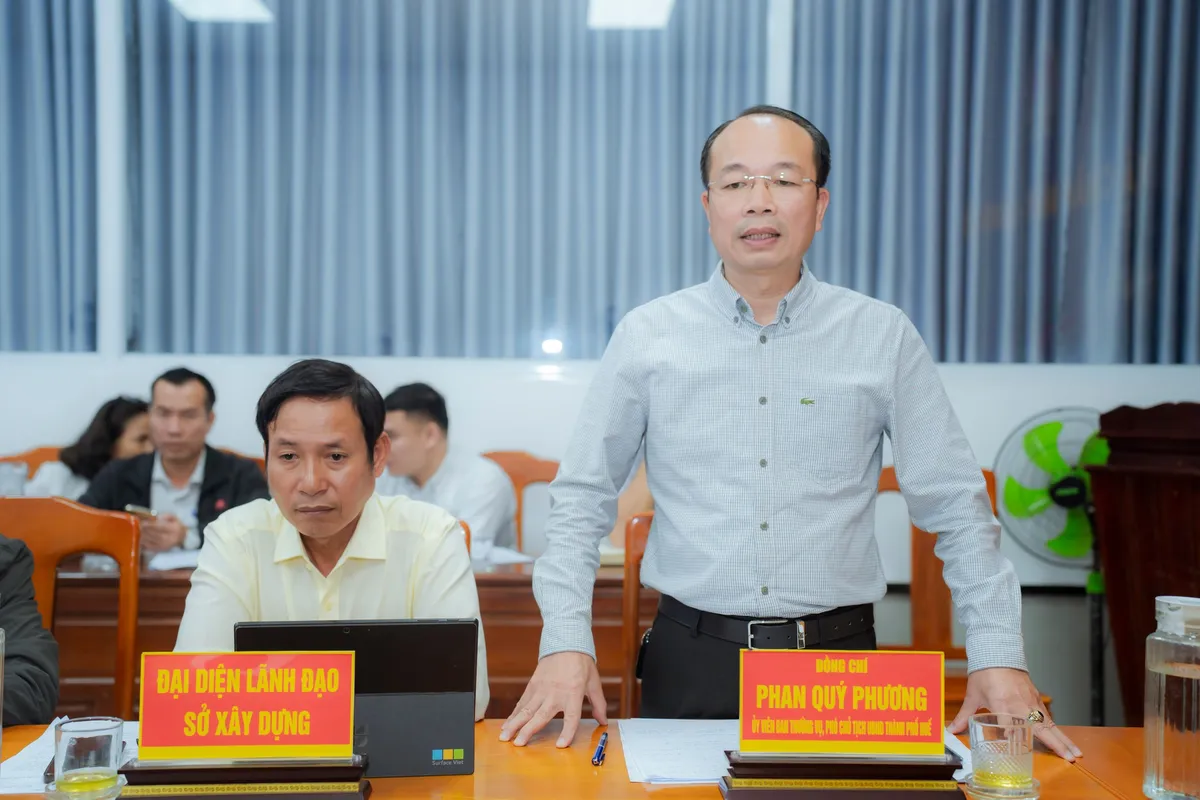 TP Huế r&agrave; so&aacute;t vướng mắc, th&uacute;c đẩy ph&aacute;t triển khu kinh tế - Ảnh 1.