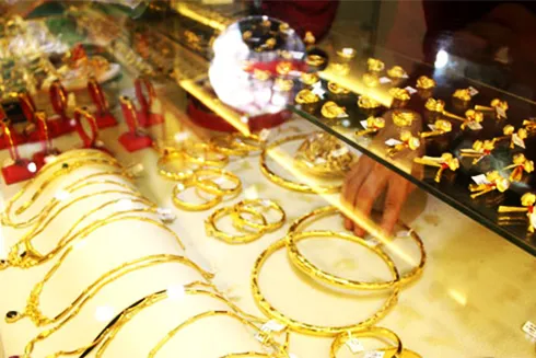 Gi&aacute; v&agrave;ng thế giới tăng trở lại, trong nước giảm nhẹ- Ảnh 1.