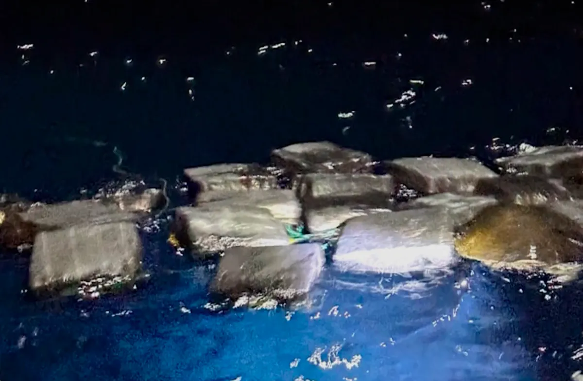 Hải qu&acirc;n Mexico thu giữ 2 tấn cocaine tr&ocirc;i nổi tr&ecirc;n Th&aacute;i B&igrave;nh Dương - Ảnh 1.