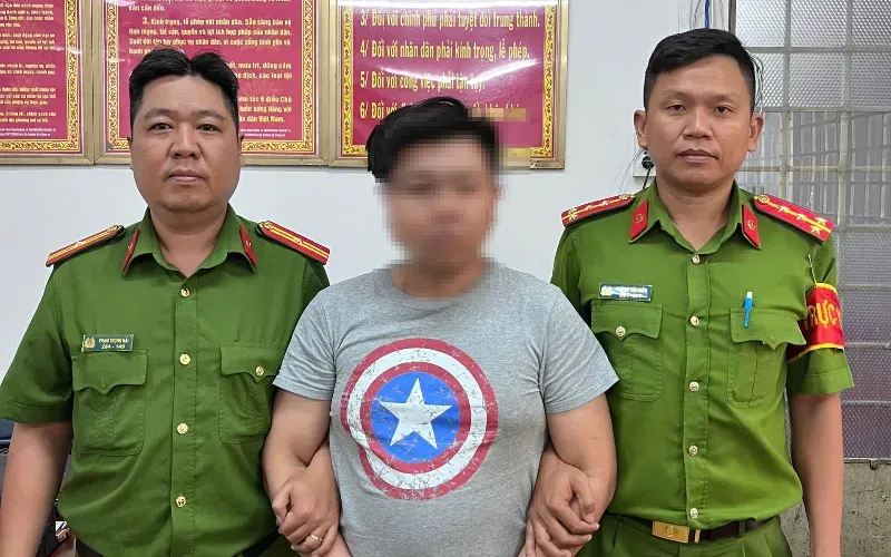 Bắt khẩn cấp t&agrave;i xế xe &ocirc;m đập ph&aacute; h&agrave;nh l&yacute; h&agrave;nh kh&aacute;ch trước nh&agrave; ga T3 s&acirc;n bay T&acirc;n Sơn Nhất- Ảnh 1.