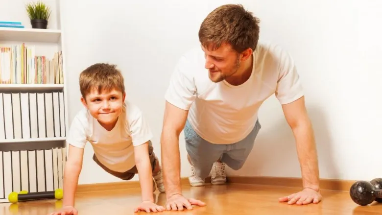 Lời khuy&ecirc;n cho trẻ lười vận động: Bắt đầu từ những thay đổi nhỏ mỗi ng&agrave;y- Ảnh 1.