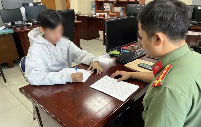 Quay l&eacute;n phim &ldquo;Thỏ ơi&rdquo; b&aacute;n tr&ecirc;n mạng, nam thanh ni&ecirc;n bị xử phạt- Ảnh 1.