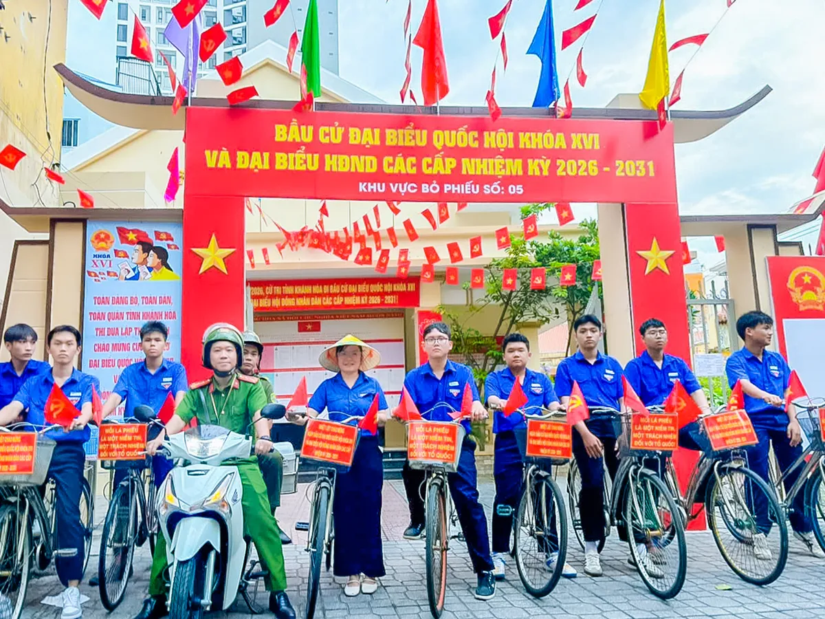 Từ những chuyến xe tuy&ecirc;n truyền lưu động, lan tỏa kh&ocirc;ng kh&iacute; ng&agrave;y hội bầu cử ở Kh&aacute;nh H&ograve;a - Ảnh 7.