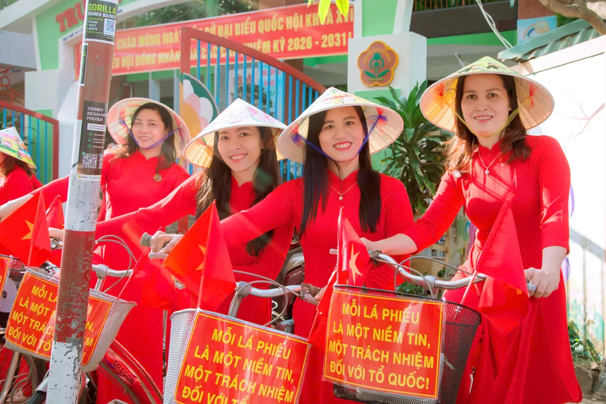 Từ những chuyến xe tuy&ecirc;n truyền lưu động, lan tỏa kh&ocirc;ng kh&iacute; ng&agrave;y hội bầu cử ở Kh&aacute;nh H&ograve;a - Ảnh 8.