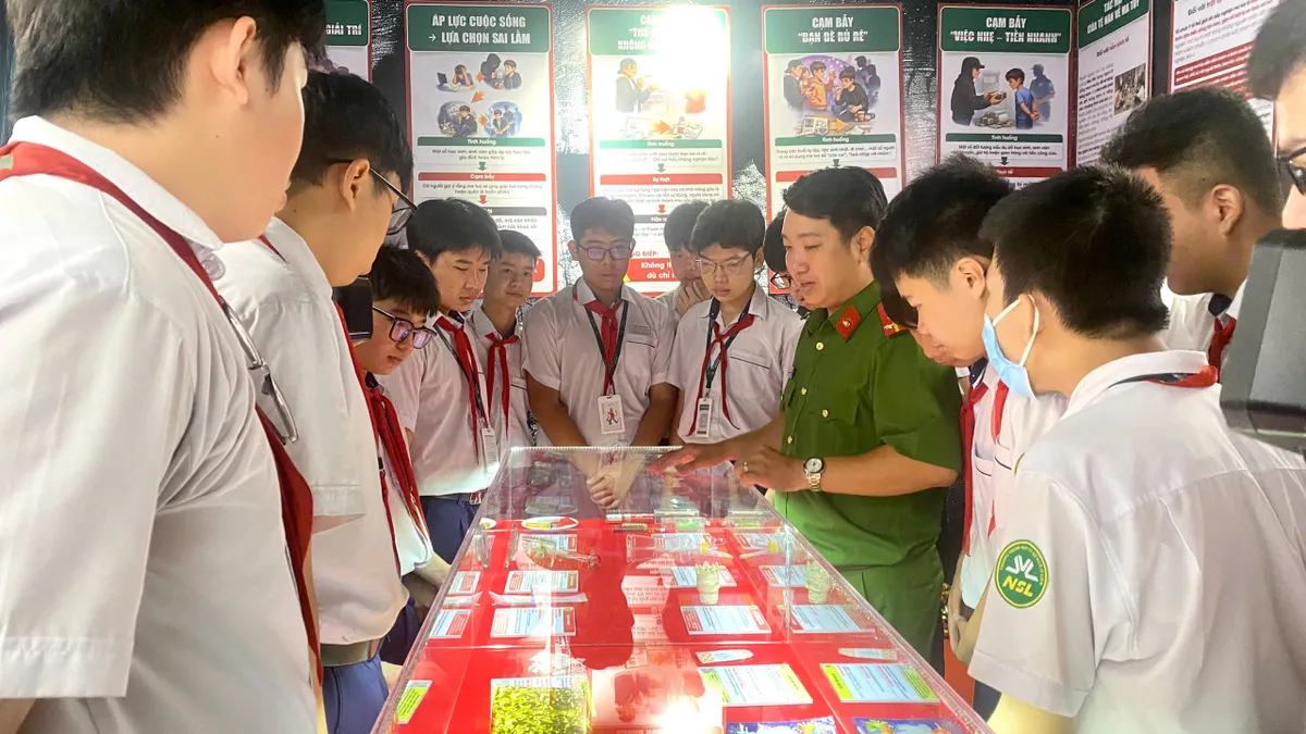 TP Hồ Ch&iacute; Minh: Đưa m&ocirc; h&igrave;nh ph&ograve;ng chống ma t&uacute;y v&agrave;o trường Tiểu học- Ảnh 2.