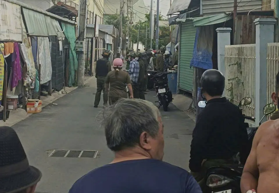 M&acirc;u thuẫn khi ăn nhậu, người đ&agrave;n &ocirc;ng ch&eacute;m bạn rồi cố thủ trong ph&ograve;ng trọ- Ảnh 1.