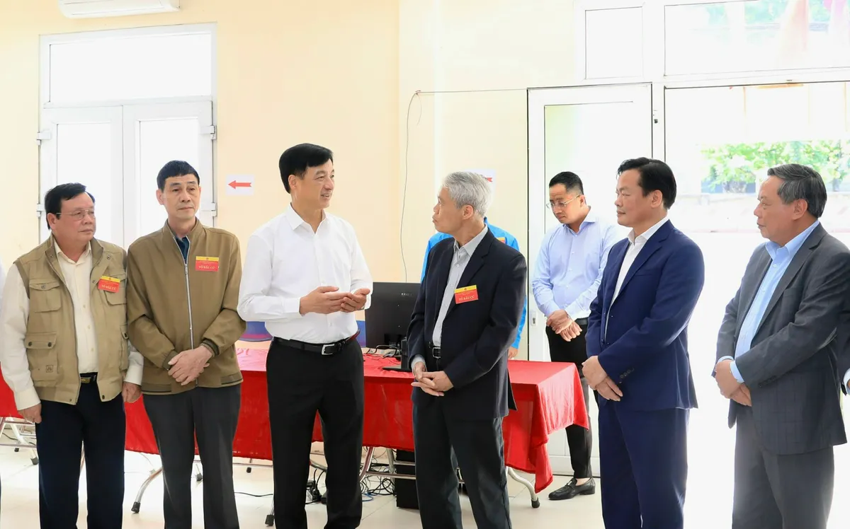 B&iacute; thư Th&agrave;nh ủy H&agrave; Nội kiểm tra c&ocirc;ng t&aacute;c l&atilde;nh đạo v&agrave; chuẩn bị bầu cử tại x&atilde; Thường T&iacute;n, phường Hồng H&agrave; - Ảnh 3.