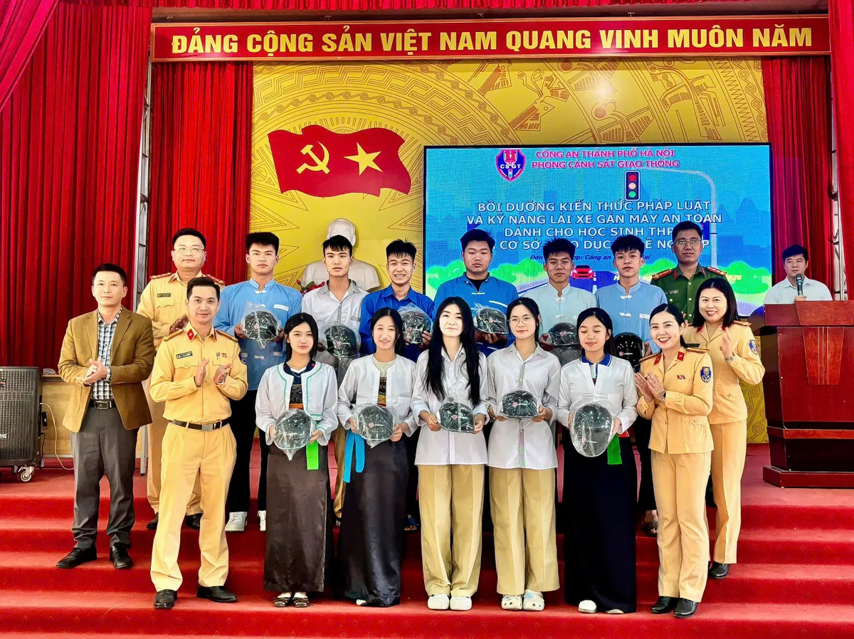 H&agrave; Nội: Trang bị kỹ năng l&aacute;i xe an to&agrave;n cho học sinh d&acirc;n tộc nội tr&uacute; - Ảnh 3.