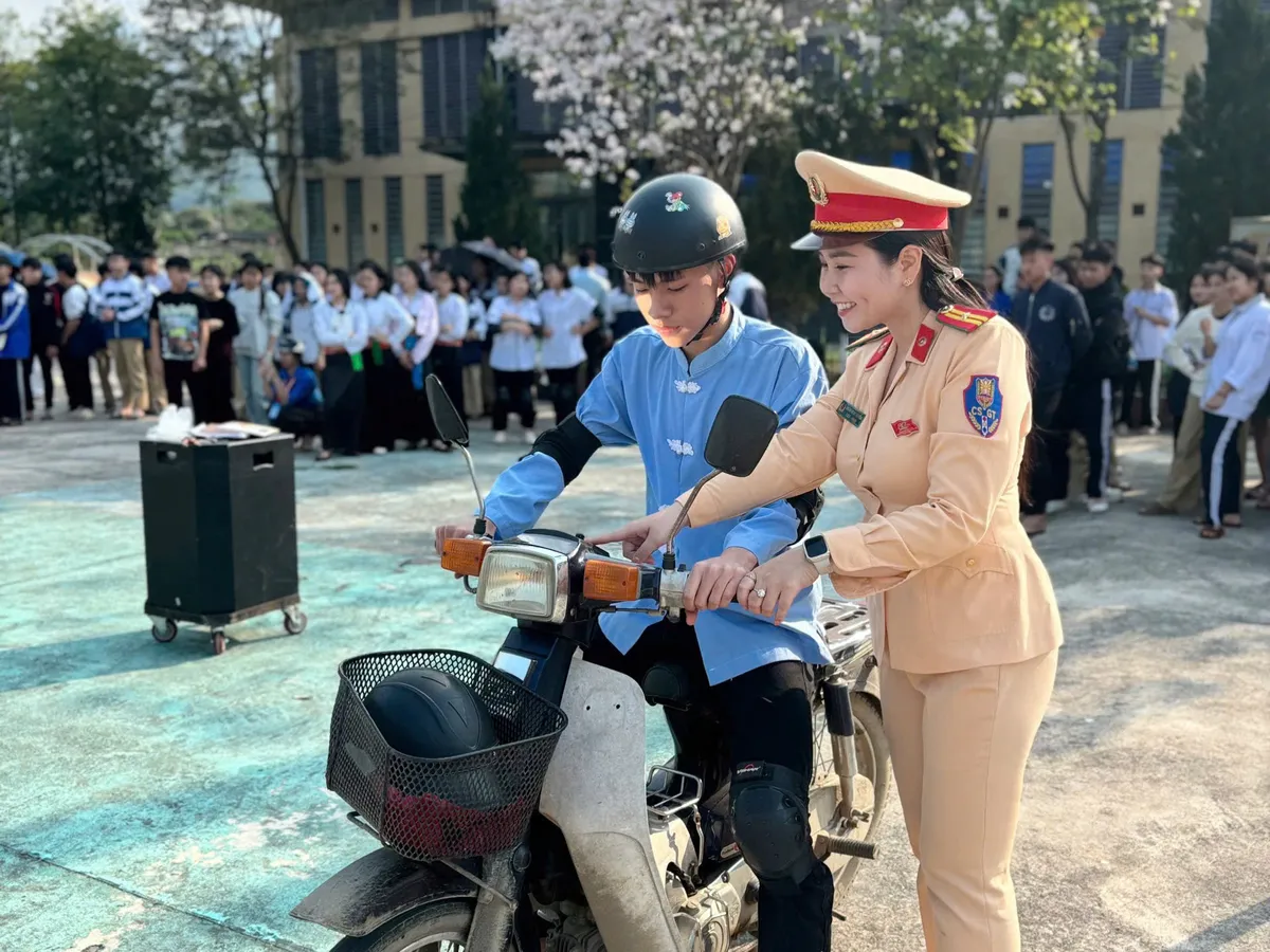 H&agrave; Nội: Trang bị kỹ năng l&aacute;i xe an to&agrave;n cho học sinh d&acirc;n tộc nội tr&uacute; - Ảnh 1.