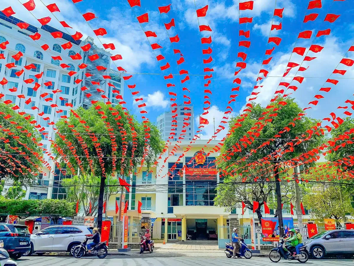 Từ những chuyến xe tuy&ecirc;n truyền lưu động, lan tỏa kh&ocirc;ng kh&iacute; ng&agrave;y hội bầu cử ở Kh&aacute;nh H&ograve;a - Ảnh 10.