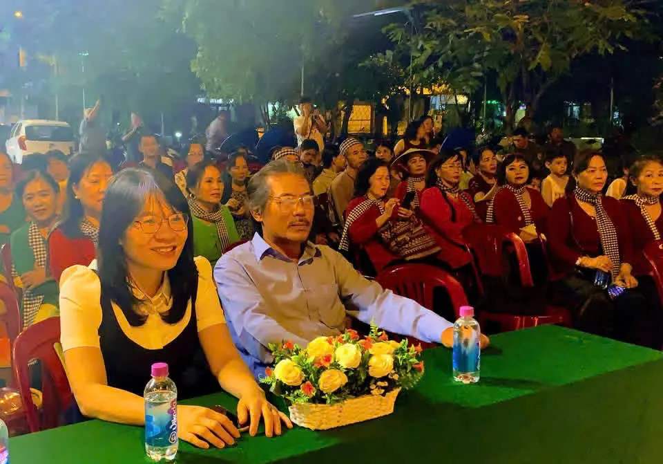 Từ những chuyến xe tuy&ecirc;n truyền lưu động, lan tỏa kh&ocirc;ng kh&iacute; ng&agrave;y hội bầu cử ở Kh&aacute;nh H&ograve;a - Ảnh 4.