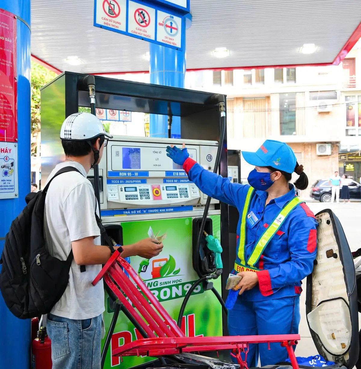 Ứng dụng gọi xe hỗ trợ chi ph&iacute; cho t&agrave;i xế, khuyến kh&iacute;ch gọi xe điện khi gi&aacute; xăng tăng  - Ảnh 1.