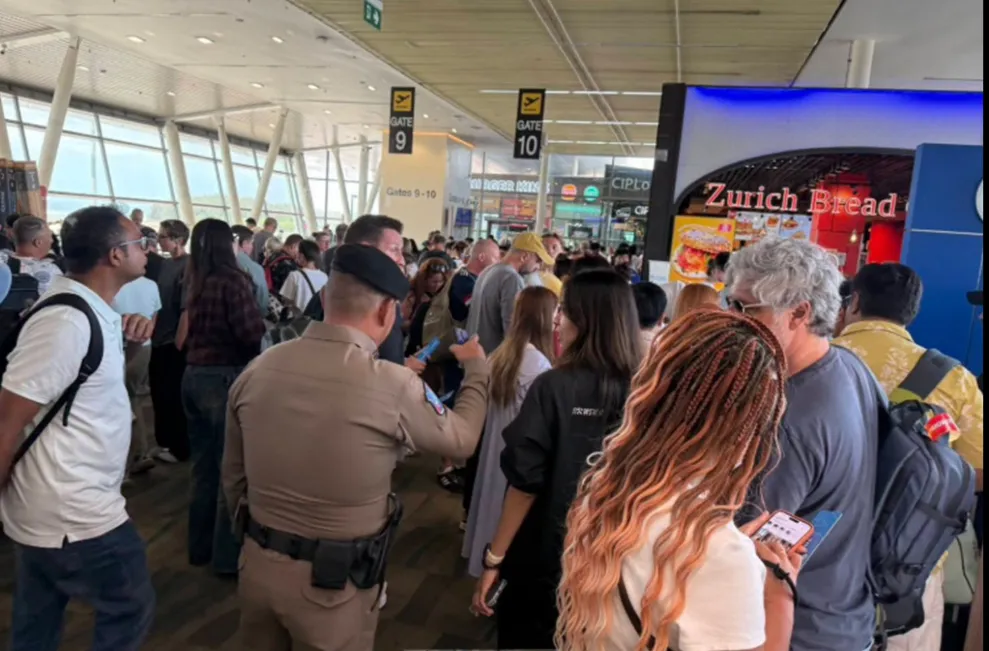 S&acirc;n bay Phuket (Th&aacute;i Lan) đ&oacute;ng cửa đường băng sau sự cố m&aacute;y bay hạ c&aacute;nh qu&aacute; mạnh - Ảnh 2.