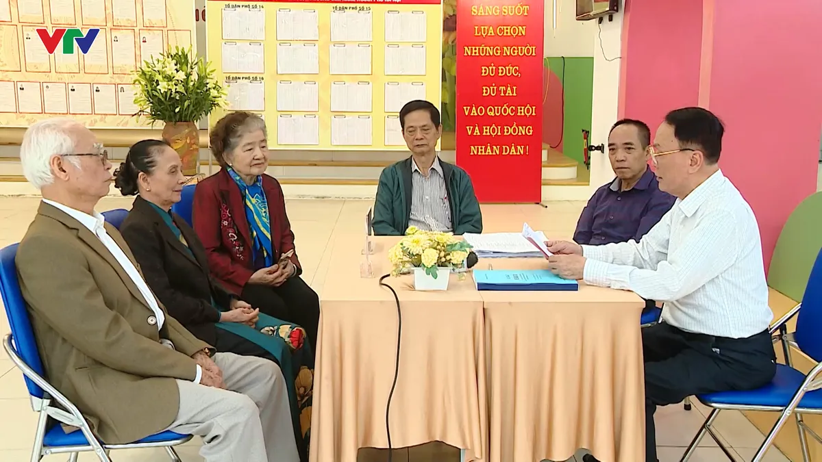 H&agrave; Nội cử tri cao tuổi n&ecirc;u cao tr&aacute;ch nhiệm với ng&agrave;y hội non s&ocirc;ng - Ảnh 4.