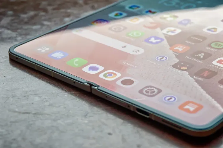 Oppo ra mắt điện thoại gập mới với nếp gấp m&agrave;n h&igrave;nh kh&oacute; nhận thấy - Ảnh 1.