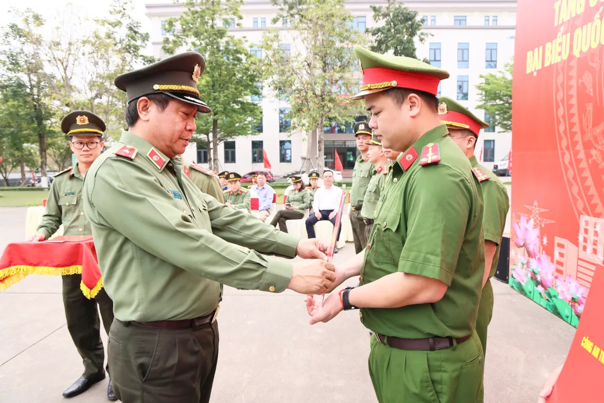C&ocirc;ng an tỉnh Tuy&ecirc;n Quang quyết t&acirc;m bảo đảm an ninh, an to&agrave;n cuộc bầu cử - Ảnh 3.