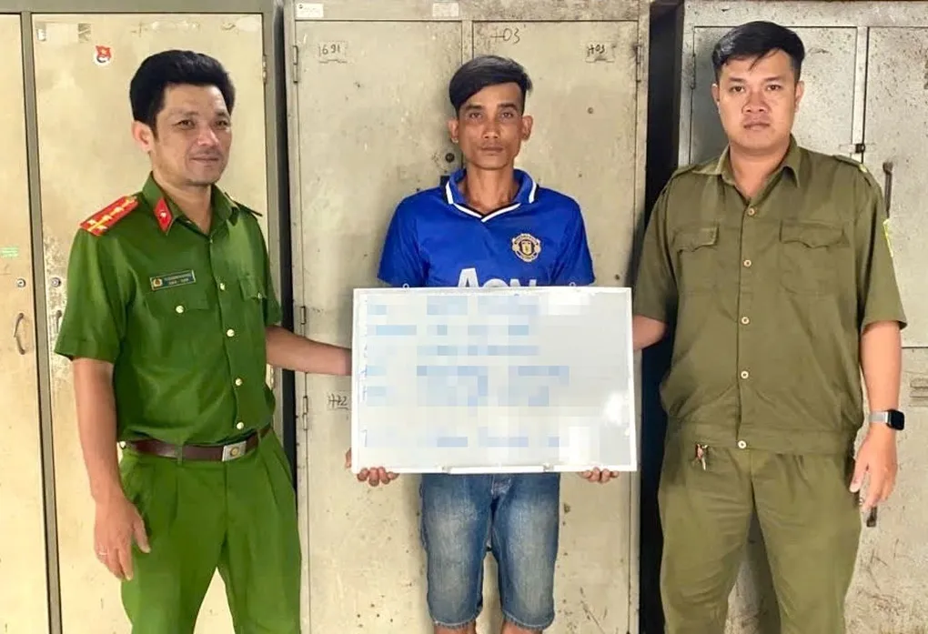 Bắt kẻ cướp giật d&acirc;y chuyền v&agrave;ng của thiếu nữ ở TP Hồ Ch&iacute; Minh - Ảnh 1.