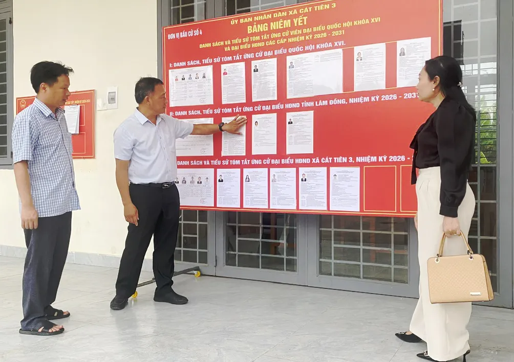 Đưa th&ocirc;ng tin bầu cử đến với đồng b&agrave;o d&acirc;n tộc thiểu số v&ugrave;ng l&otilde;i Vườn quốc gia C&aacute;t Ti&ecirc;n - Ảnh 1.