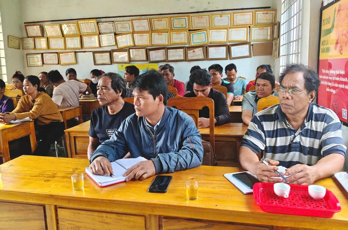 Đưa th&ocirc;ng tin bầu cử đến với đồng b&agrave;o d&acirc;n tộc thiểu số v&ugrave;ng l&otilde;i Vườn quốc gia C&aacute;t Ti&ecirc;n - Ảnh 3.