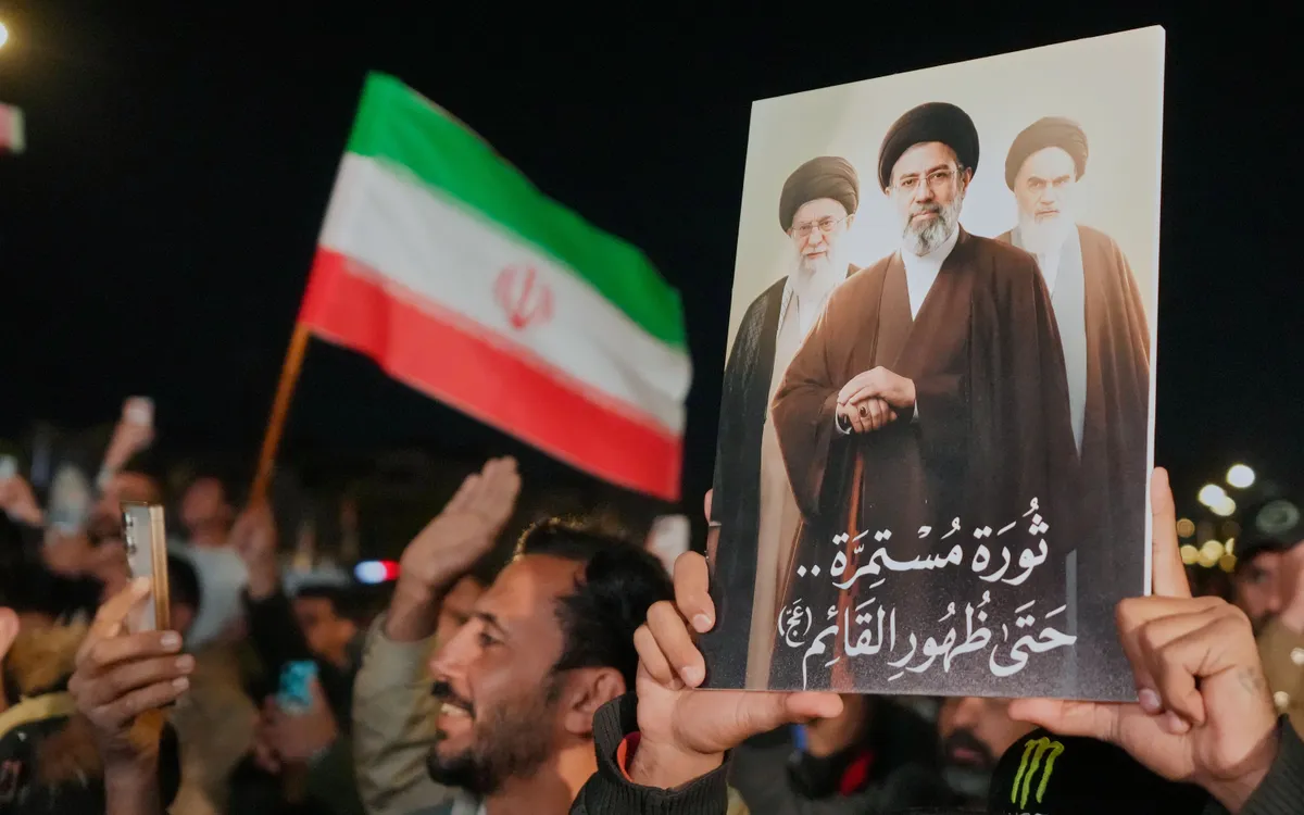 Người biểu tình ủng hộ Iran tại Baghdad, Iraq, ngày 9/3/2026 (Ảnh: AP)