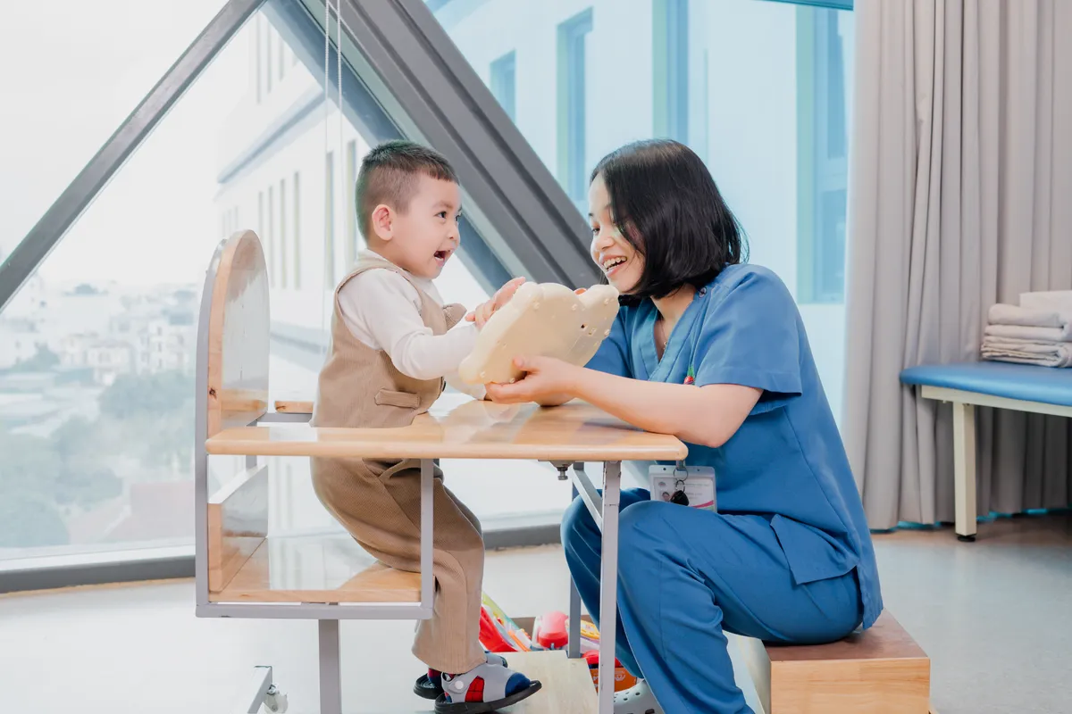 Oxy cao &aacute;p v&agrave; phục hồi chức năng: T&aacute;i sinh người sống thực vật- Ảnh 2.