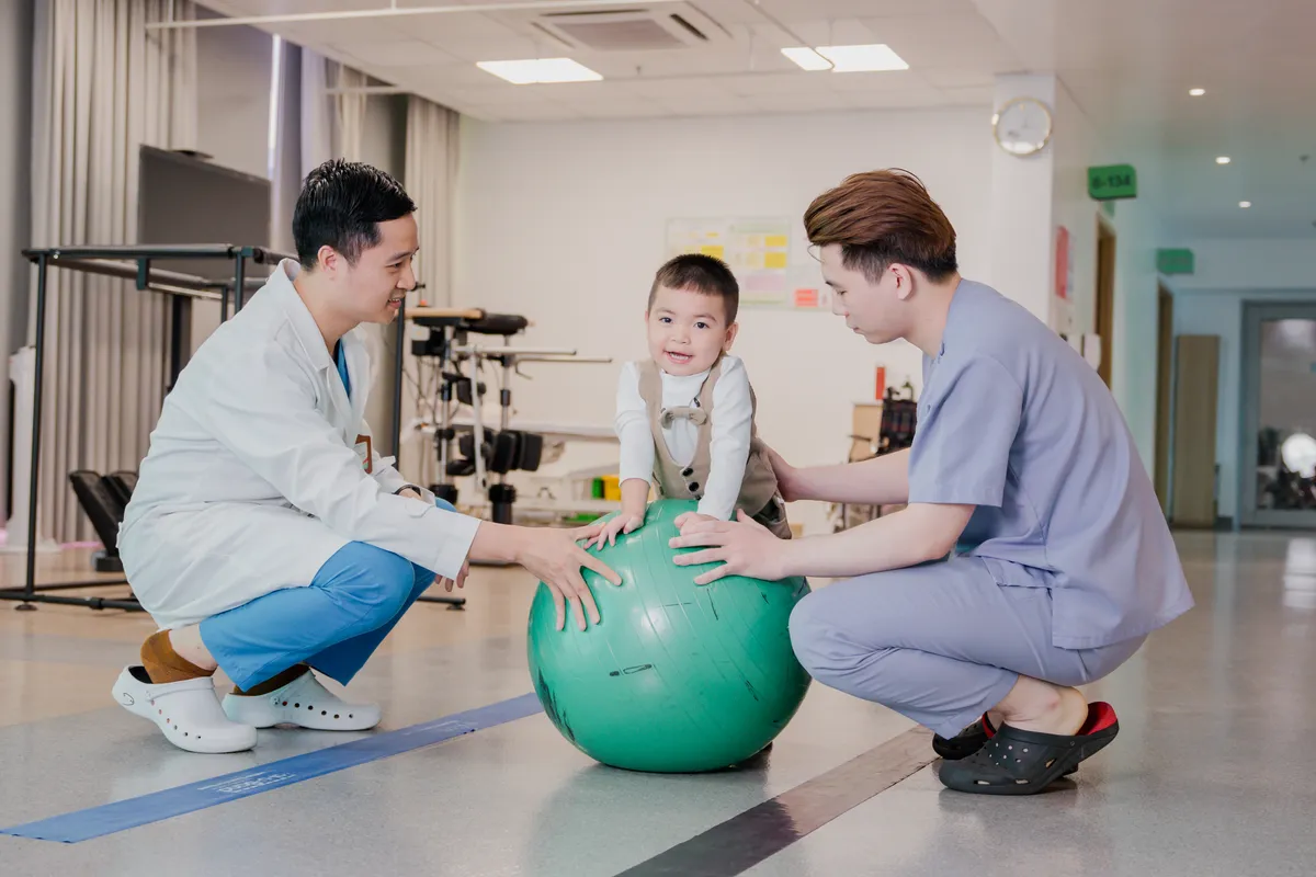 Oxy cao &aacute;p v&agrave; phục hồi chức năng: T&aacute;i sinh người sống thực vật- Ảnh 4.