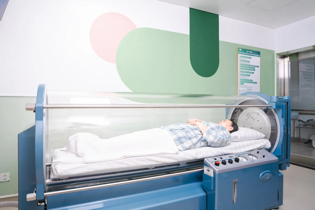 Oxy cao &aacute;p v&agrave; phục hồi chức năng: T&aacute;i sinh người sống thực vật- Ảnh 1.