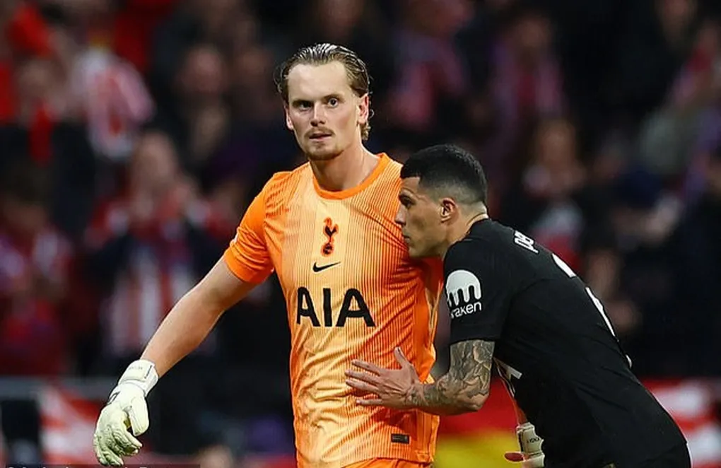 Thua đậm Atletico Madrid, thủ m&ocirc;n Tottenham bật kh&oacute;c sau 17 ph&uacute;t thi đấu- Ảnh 1.