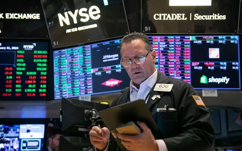 Giao dịch viên tại Sàn chứng khoán New York, Mỹ. (Ảnh: THX/TTXVN)