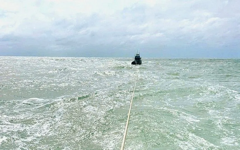 Hải quân cứu nạn tàu cá gặp nạn, bàn giao an toàn cho địa phương