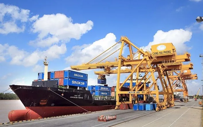 Để giảm thiểu rủi ro, doanh nghiệp cần phản ứng tức thời với thị trường Trung Đông bằng cách tạm dừng các đơn hàng mới để rà soát rủi ro và đàm phán lại giải pháp phù hợp. 