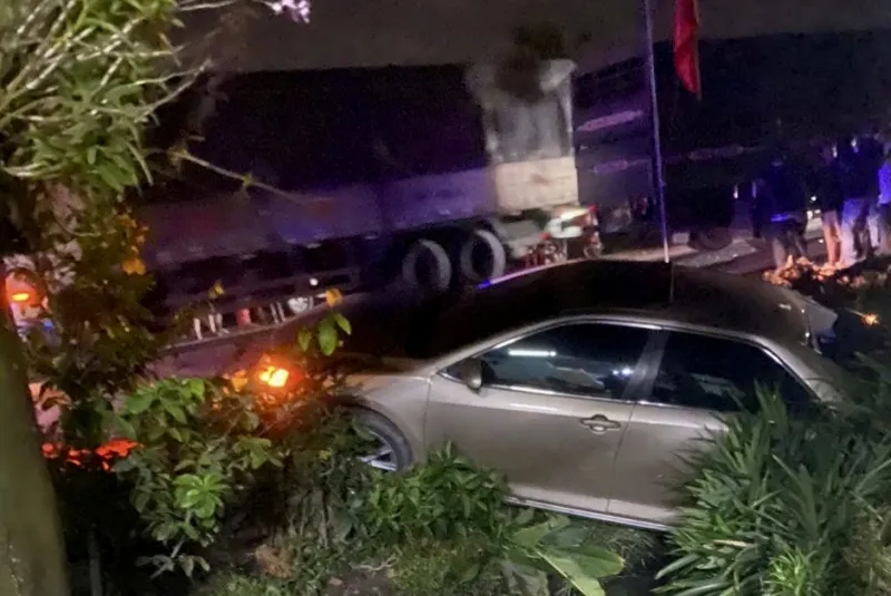 Một hiệu trưởng ở Tây Ninh bị xe tải tông tử vong khi vừa từ điểm tiếp xúc cử tri về - Ảnh 1.