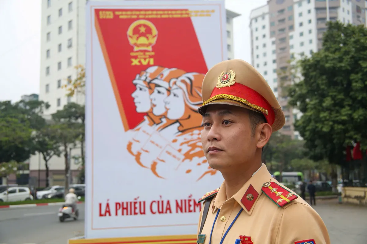 CSGT H&agrave; Nội chủ động phương &aacute;n bảo đảm trật tự, an to&agrave;n giao th&ocirc;ng phục vụ "Ng&agrave;y hội non s&ocirc;ng" - Ảnh 4.