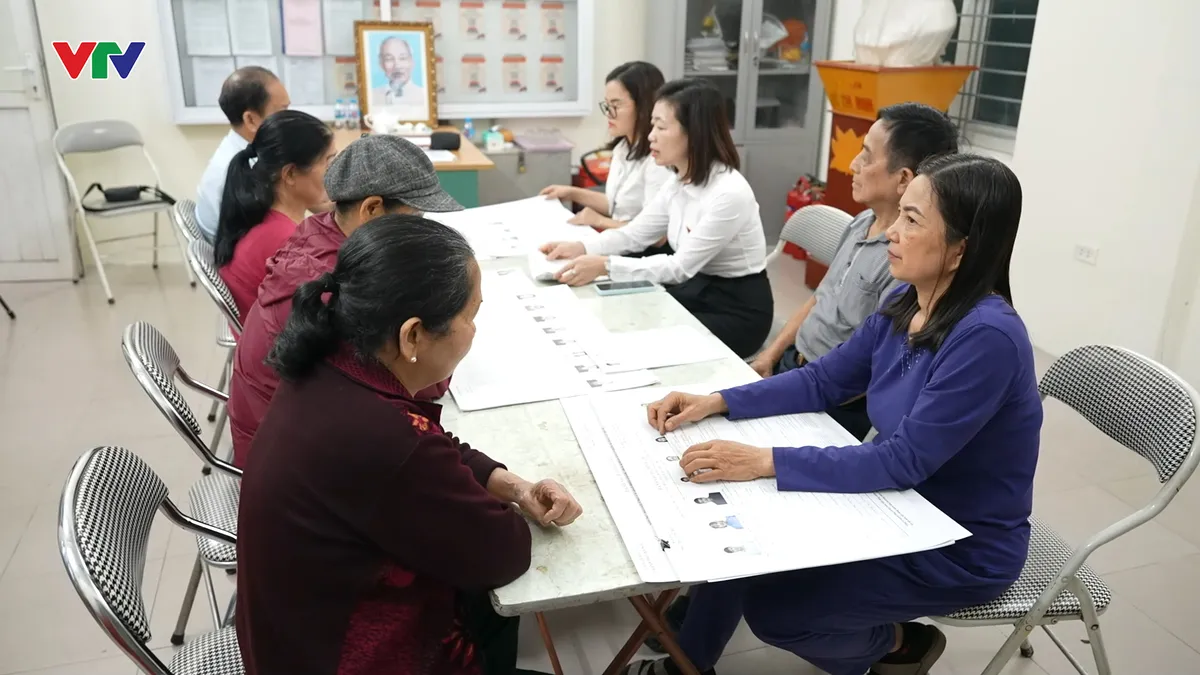 L&aacute; phiếu gửi gắm niềm tin - Ảnh 2.