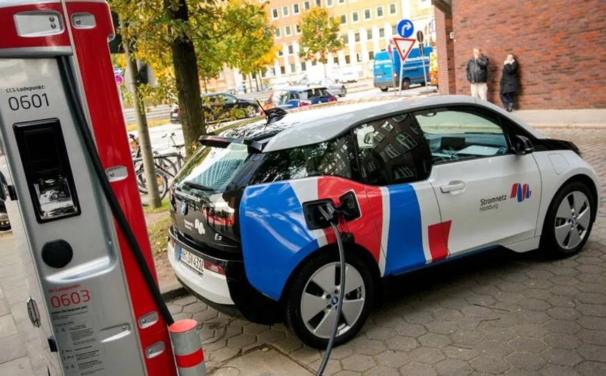 Trợ cấp xe điện: Thế giới đua chi tỷ USD, Việt Nam d&ugrave;ng "đ&ograve;n bẩy" n&agrave;o? - Ảnh 1.