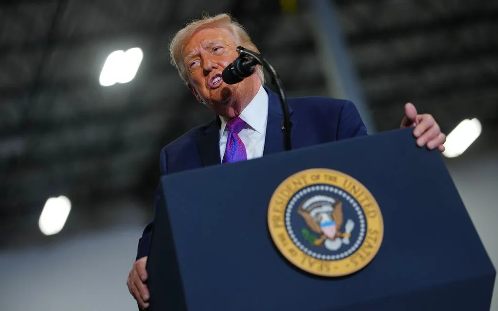 Tổng thống Donald Trump phát biểu tại cuộc mít tinh ở Hebron bang Kentucky, ngày 11/3/2026 (Ảnh: AP)